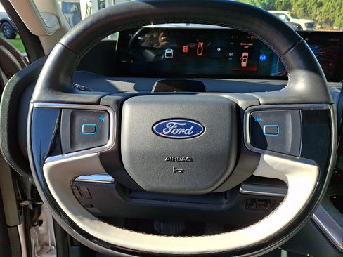 Certified 2025 Ford Expedition Platinum AWD/4WD image 22