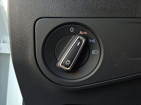 Used 2024 Volkswagen Tiguan SE R-Line image 25