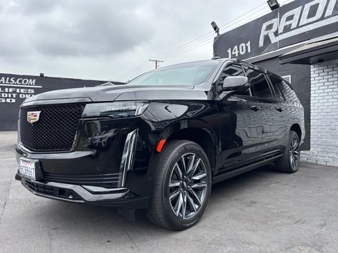 Used 2022 Cadillac Escalade ESV Sport Platinum w/ Heavy-Duty Trailer Package AWD/4WD image 19