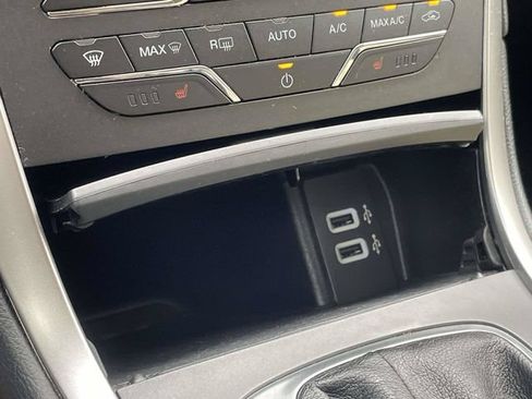 Used 2017 Ford Edge SEL w/ Equipment Group 201A FWD image 16