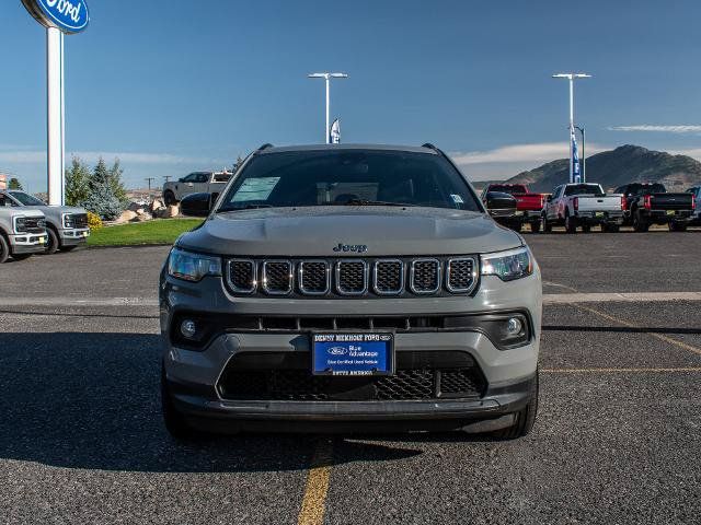 Used 2024 Jeep Compass Latitude AWD/4WD image 2