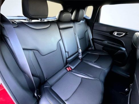 New 2026 Jeep Compass Latitude image 9