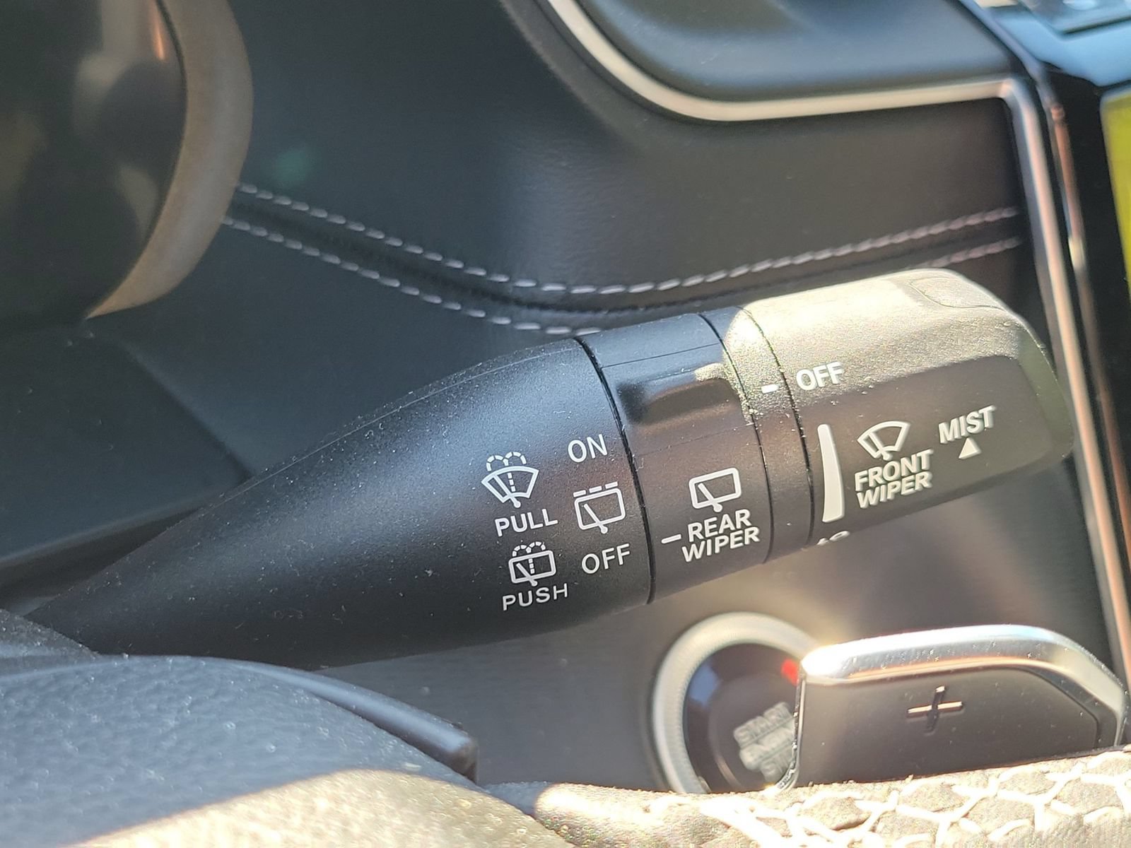 Used 2025 Jeep Grand Cherokee Laredo X w/ Luxury Tech Group I RWD image 17