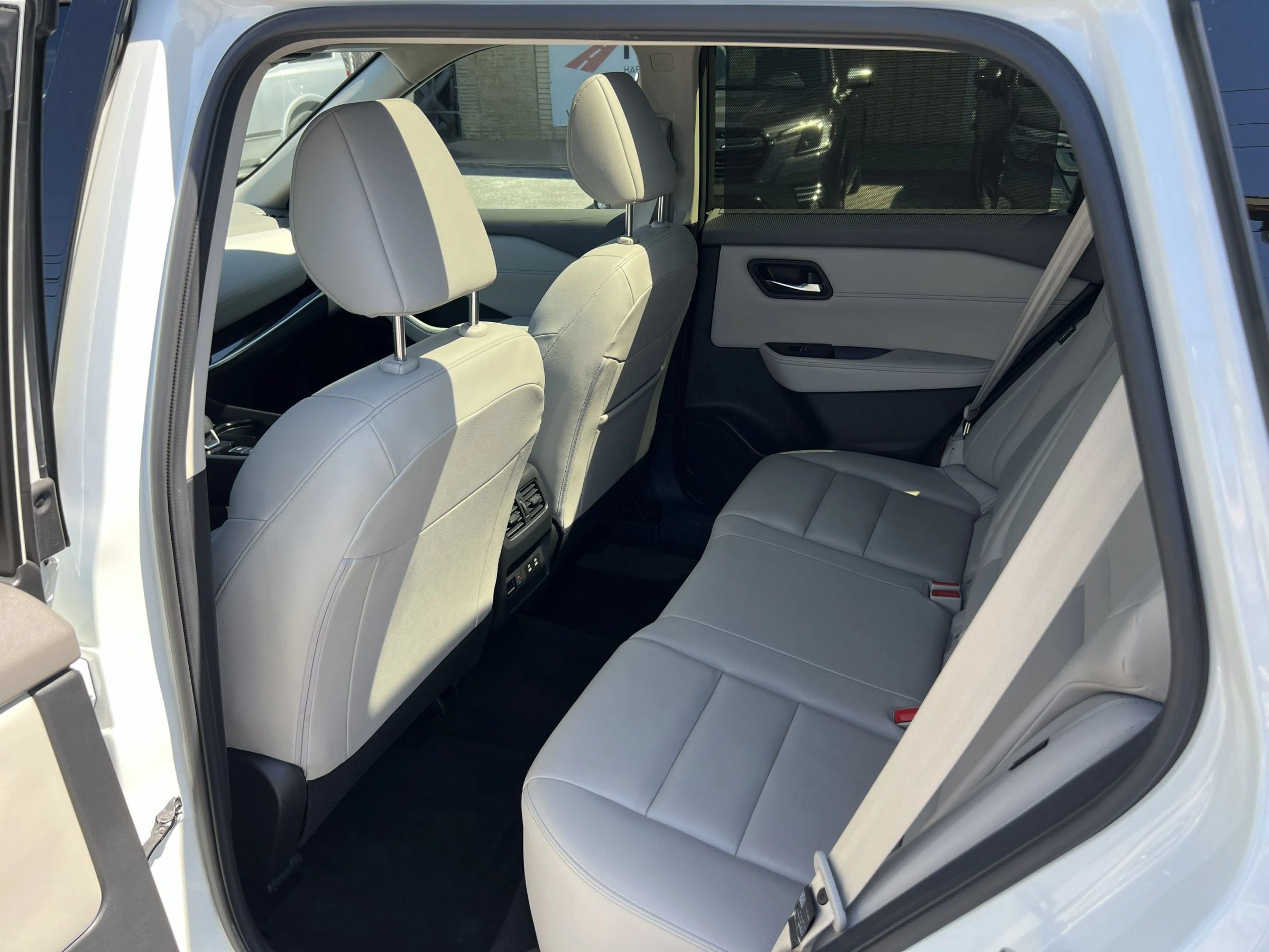 Used 2024 Nissan Rogue SL w/ SL Premium Package FWD image 11