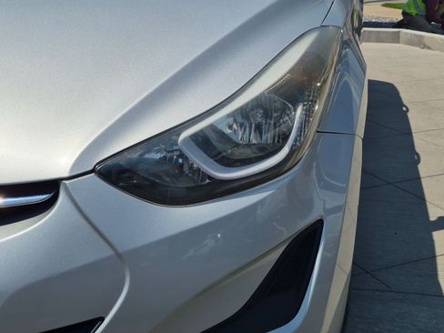 Used 2015 Hyundai Elantra SE FWD image 11