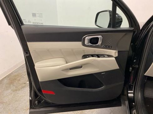 Used 2023 Kia Sorento SX Prestige image 18