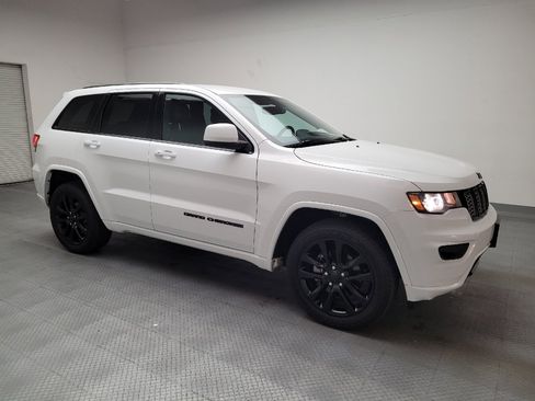 Used 2018 Jeep Grand Cherokee Altitude image 11