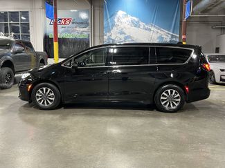 Used 2024 Chrysler Pacifica Select video 2