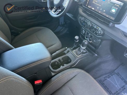 Used 2025 Jeep Wrangler Unlimited Sahara w/ Safety Group AWD/4WD image 17