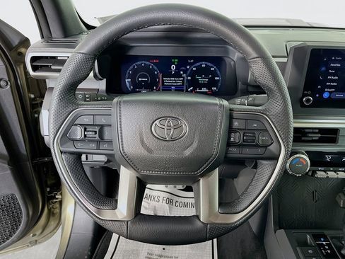Used 2025 Toyota Tacoma TRD Sport AWD/4WD image 14