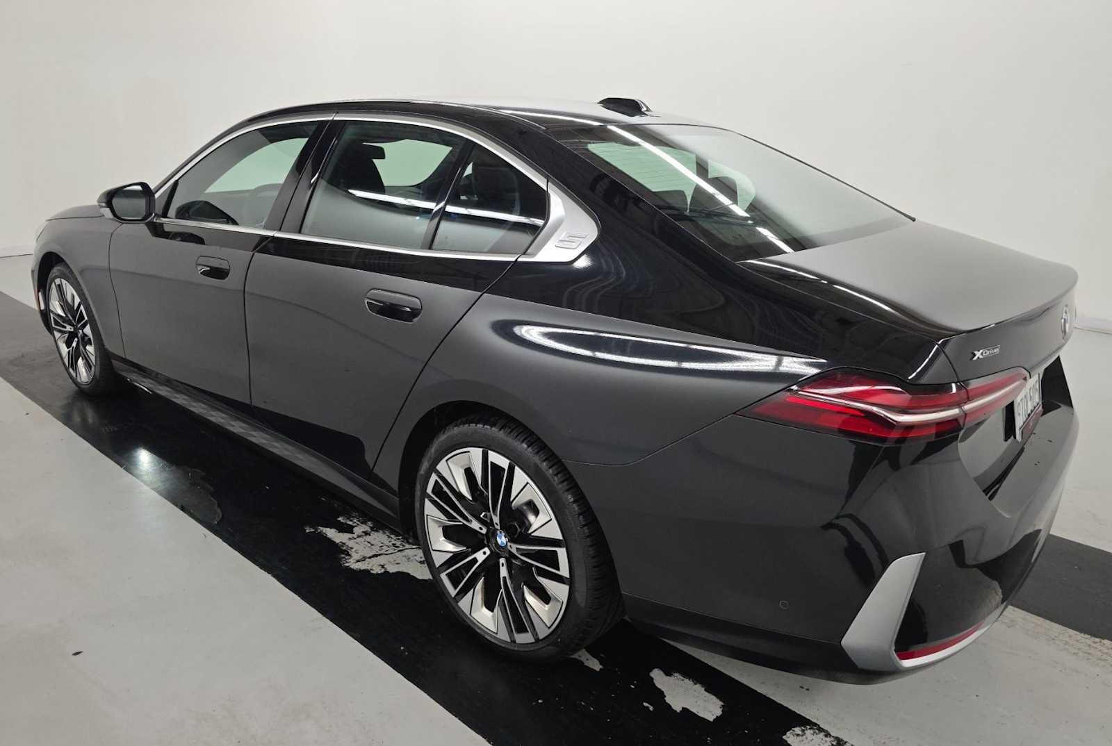 Used 2025 BMW 540i xDrive w/ Premium Package AWD/4WD image 6