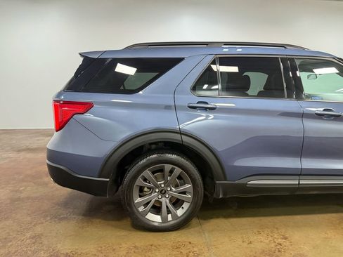 Used 2021 Ford Explorer XLT w/ Equipment Group 202A AWD/4WD image 33