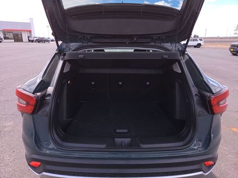 Used 2025 Chevrolet Trax LT w/ LT Convenience Package image 17