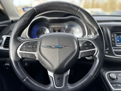 Used 2015 Chrysler 200 Limited w/ Convenience Group image 5