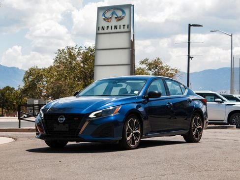 Used 2024 Nissan Altima 2.5 SR FWD image 1