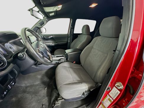 Used 2017 Toyota Tacoma TRD Sport w/ Tow Package RWD image 13