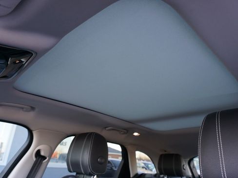 Used 2018 Land Rover Range Rover Velar S image 37