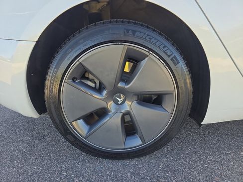 Used 2023 Tesla Model 3 Standard Range image 10