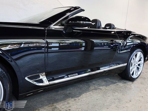 Used 2022 Bentley Continental GT V8 image 9