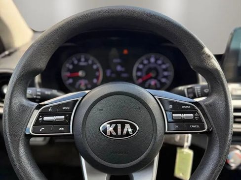 Used 2020 Kia Forte LXS FWD image 17