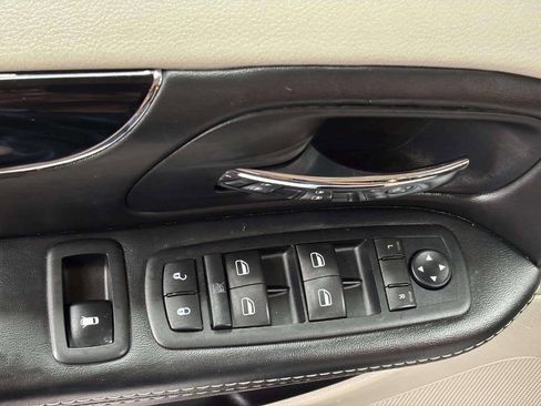 Used 2015 Dodge Grand Caravan SE FWD image 25