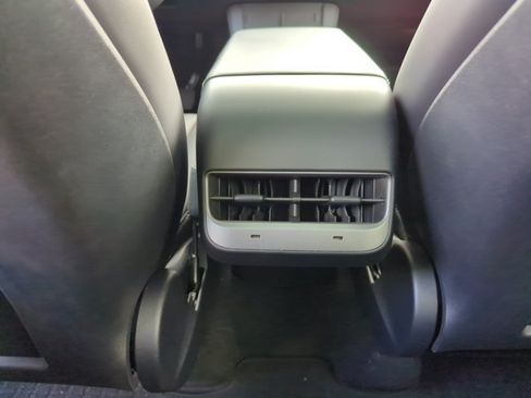 Used 2025 Tesla Model Y Long Range RWD image 22