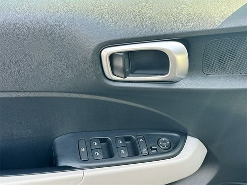 Used 2023 Hyundai Venue SEL image 21