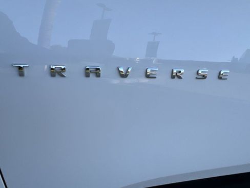 Used 2022 Chevrolet Traverse LS image 31