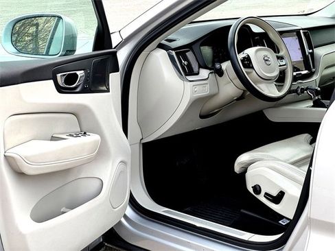 Used 2021 Volvo XC60 T5 Inscription w/ Advanced Package image 11