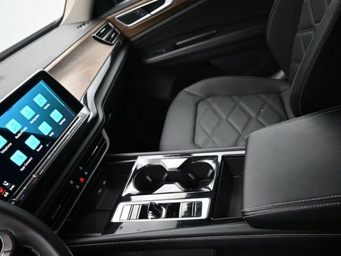 Used 2024 Volkswagen Atlas SE image 18