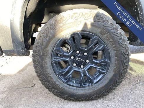 Used 2023 Chevrolet Silverado 1500 ZR2 w/ Technology Package AWD/4WD image 8