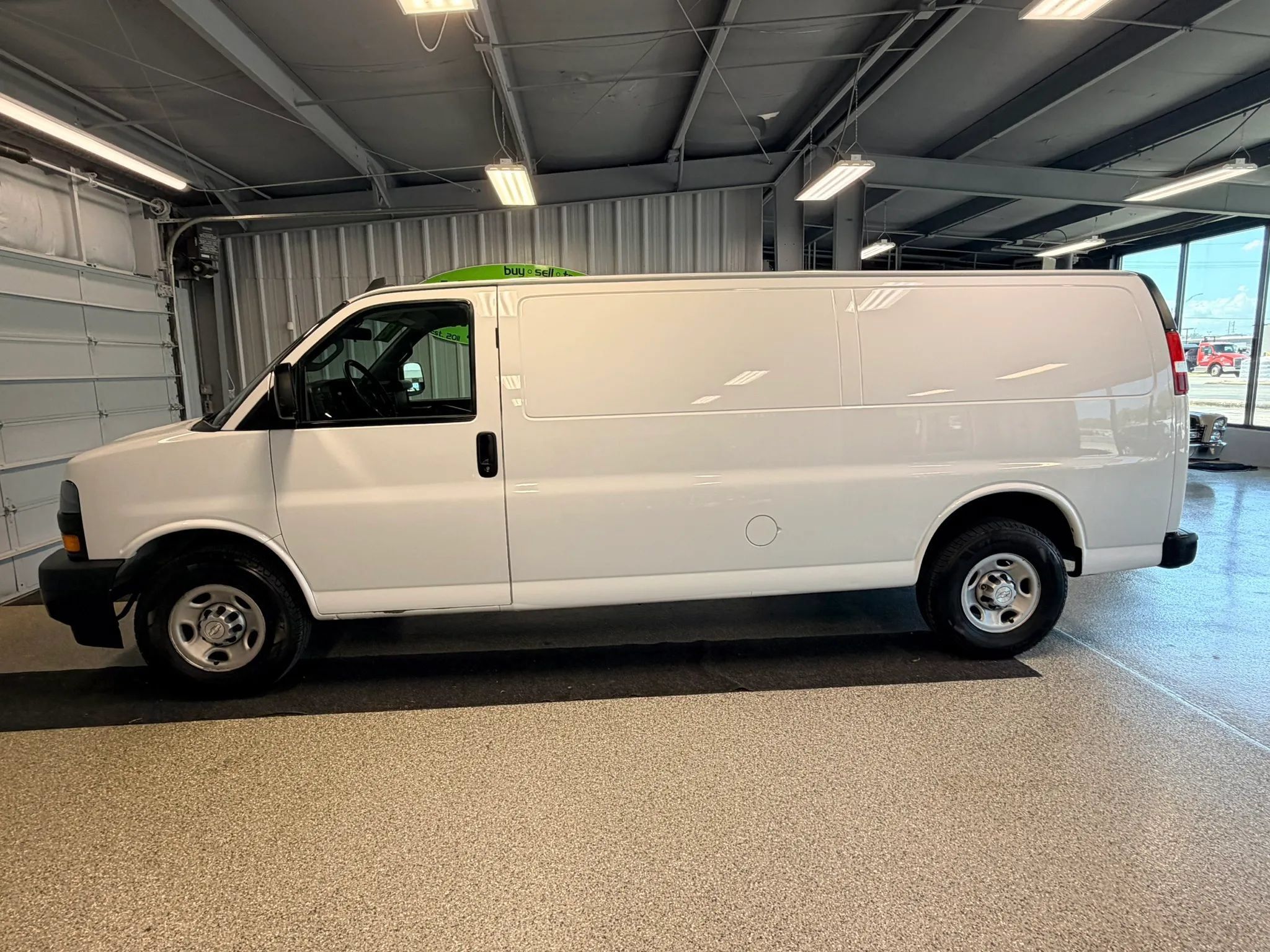 Used 2018 Chevrolet Express 3500 Extended w/ Driver Convenience Package RWD image 5