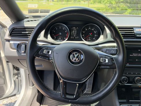 Used 2018 Volkswagen Passat 3.6 FWD image 31