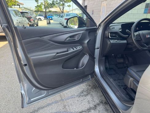 Used 2025 Buick Envista Sport Touring image 18