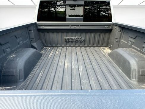 Used 2022 Chevrolet Silverado 1500 High Country w/ Technology Package image 22