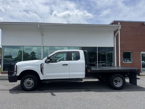 Used 2023 Ford F350 XL AWD/4WD image 1