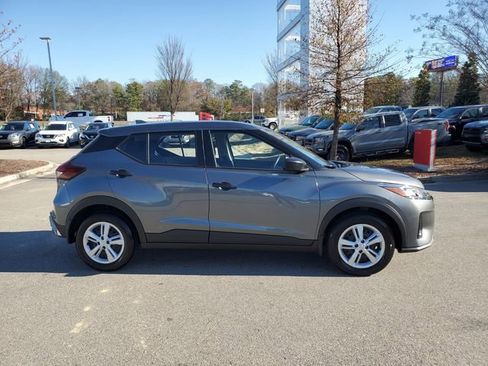 Certified 2025 Nissan Kicks Play S image 3