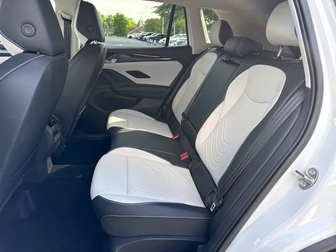 Certified 2025 Volkswagen Tiguan SE AWD/4WD image 26