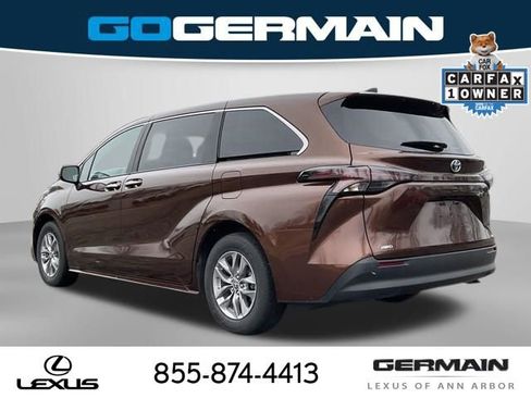 Used 2024 Toyota Sienna XLE image 5