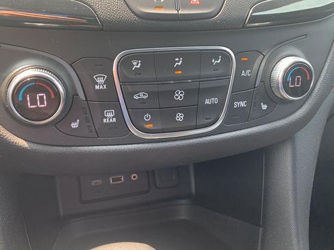 Used 2022 Chevrolet Equinox RS FWD image 14