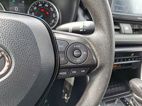 Certified 2022 Toyota RAV4 LE image 21