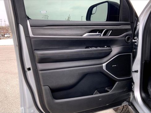 Used 2023 Jeep Wagoneer Series II image 19