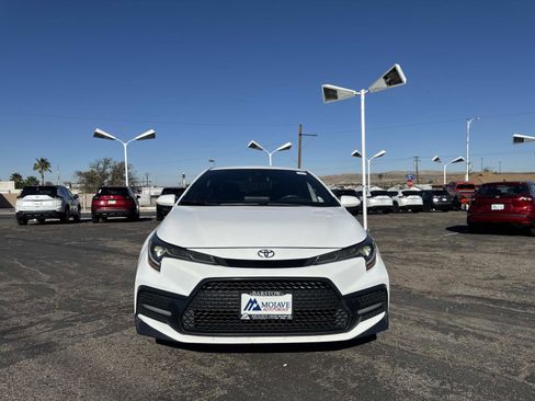 Used 2022 Toyota Corolla SE FWD image 2