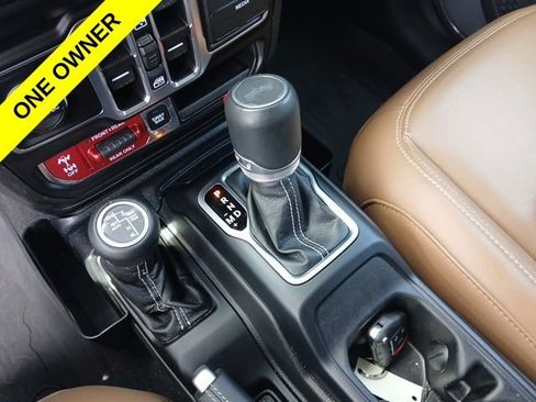 Used 2022 Jeep Wrangler Unlimited Rubicon 4xe w/ Cold Weather Group AWD/4WD image 25