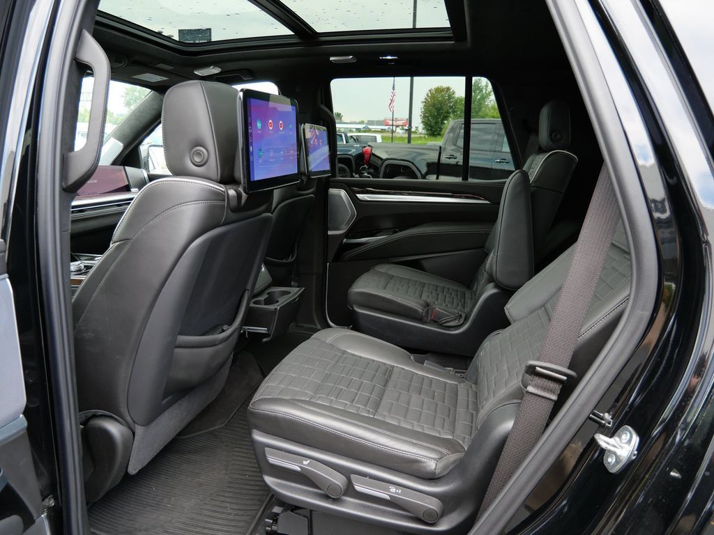 Used 2025 Cadillac Escalade Sport Platinum AWD/4WD image 18