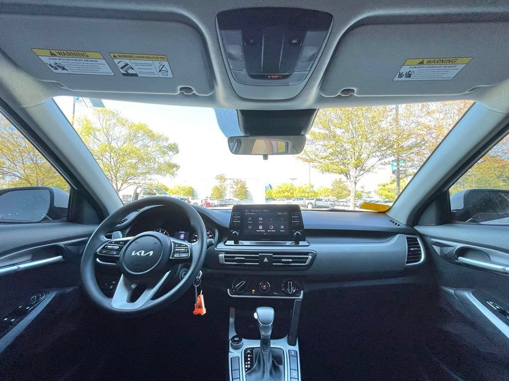 Used 2023 Kia Seltos LX AWD/4WD image 29
