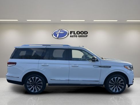Used 2022 Lincoln Navigator Reserve image 5