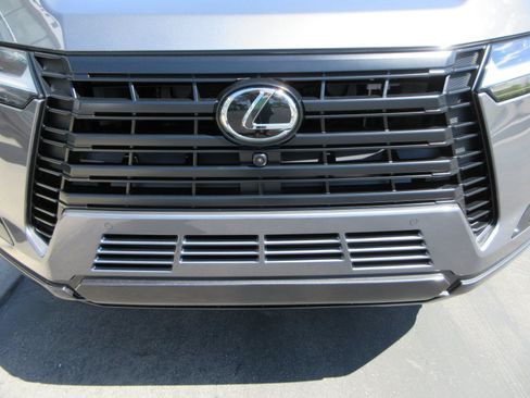 Used 2025 Lexus GX 550 w/ Accessory Package (2T) AWD/4WD image 15
