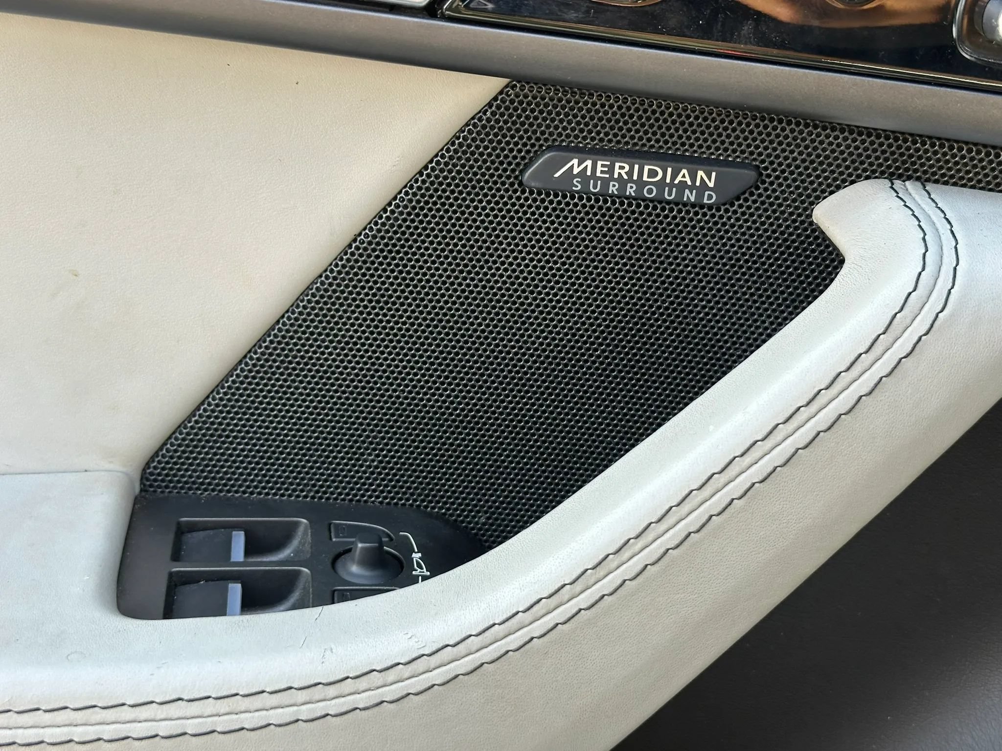 Used 2016 Jaguar F-TYPE Convertible RWD image 38
