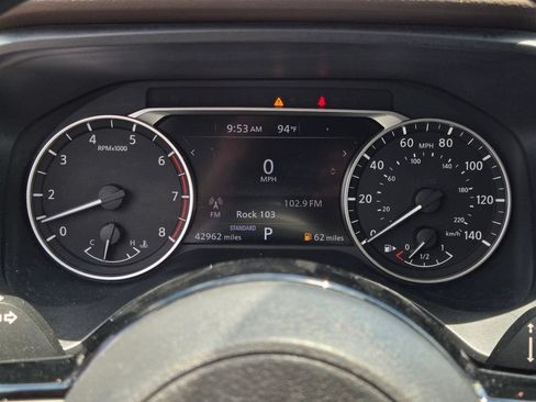 Used 2022 Nissan Rogue SV FWD image 27
